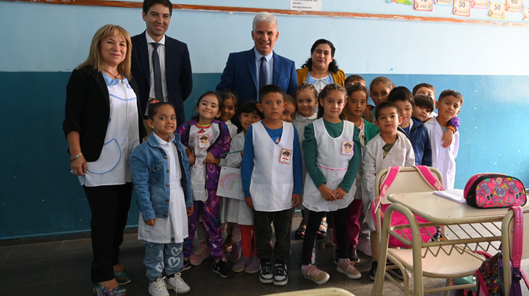 Poggi visitó el Centro Educativo de San Martín