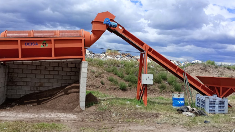 La Toma: tras cuatro años, ‘Peuma’ vuelve a poner en marcha la máquina de compost