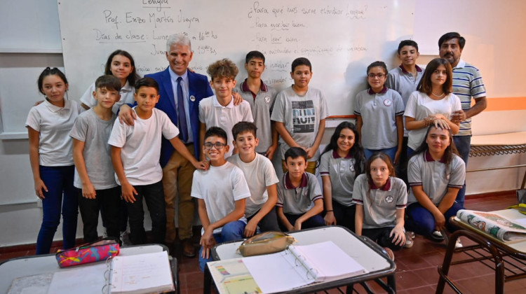 Poggi compartió la tarde junto a los chicos de una escuela de El Volcán