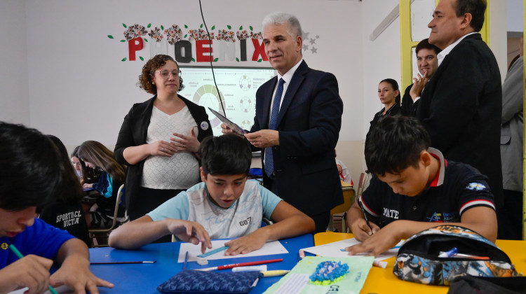 El Gobernador recorrió una Escuela Digital Secundaria