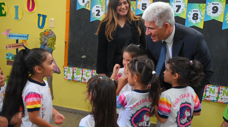 La comunidad de la escuela Urquiza, de Nogolí, recibió al Gobernador