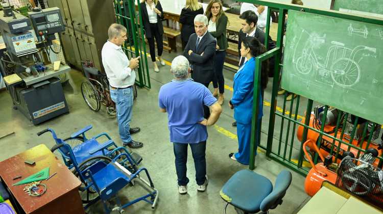 El Gobernador se interiorizó de los proyectos de la escuela industrial