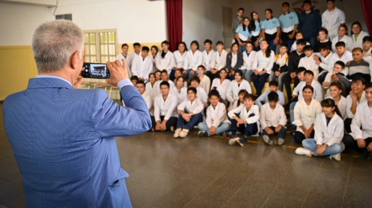 Las 20 fotos de la visita del Gobernador a escuelas de Concarán, Tilisarao y Villa del Carmen