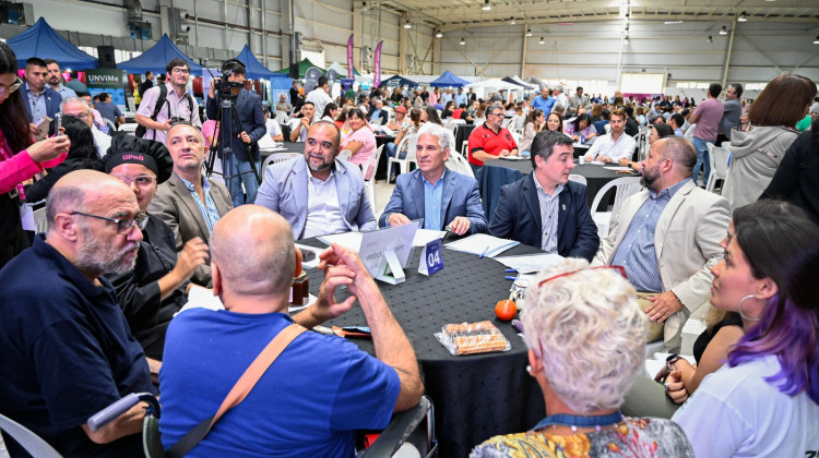 Los foros de debate son generadores de ideas con activa participación ciudadana