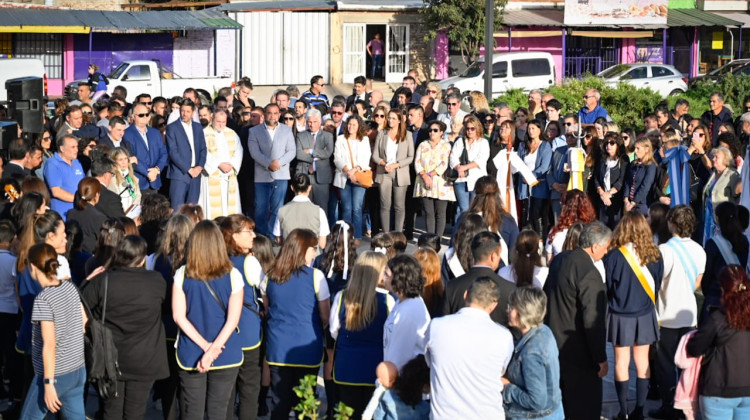 Poggi acompañó a la grey católica en la inauguración de la Plazoleta de la Cruz y Santa Francisca Javier Cabrini