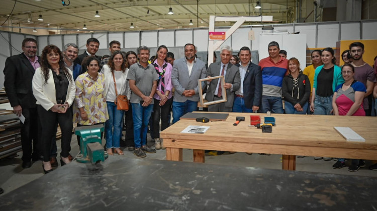 El Gobernador visitó la UPrO, que ya está con las clases a pleno