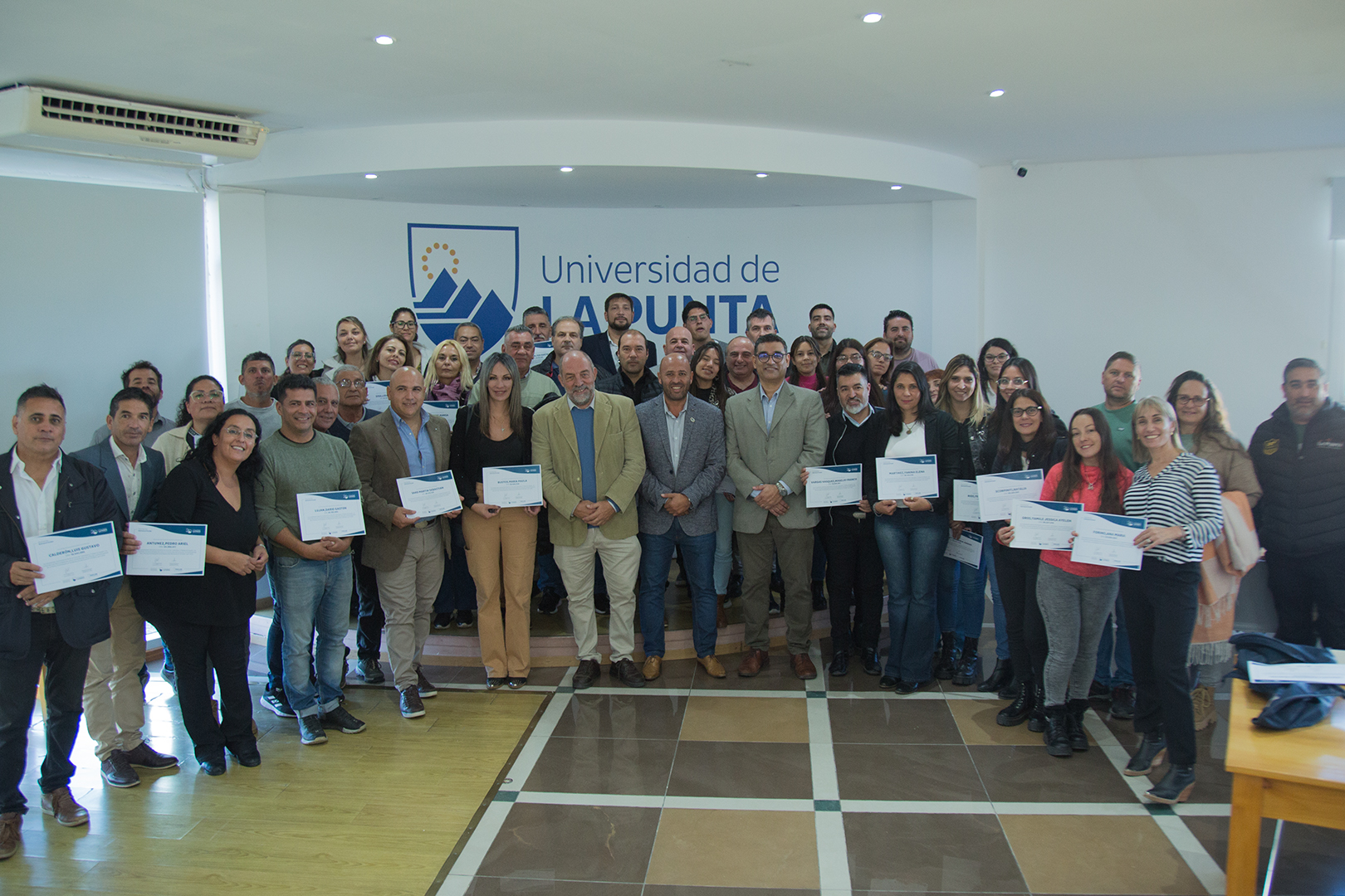 Trabajadores de la municipalidad de La Punta completaron el curso de liderazgo y trabajo en equipo