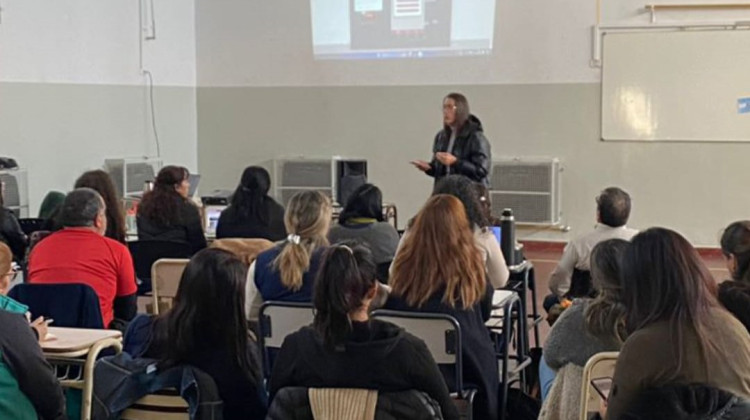 El equipo docente de la Escuela Nº27 se capacitó en el Sistema Gestión Educativa  