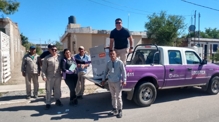 Entregaron nuevos equipos para fumigar contra el dengue en Unión y La Calera