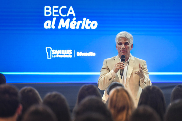 Este martes cobran la Beca al Mérito los egresados 2023