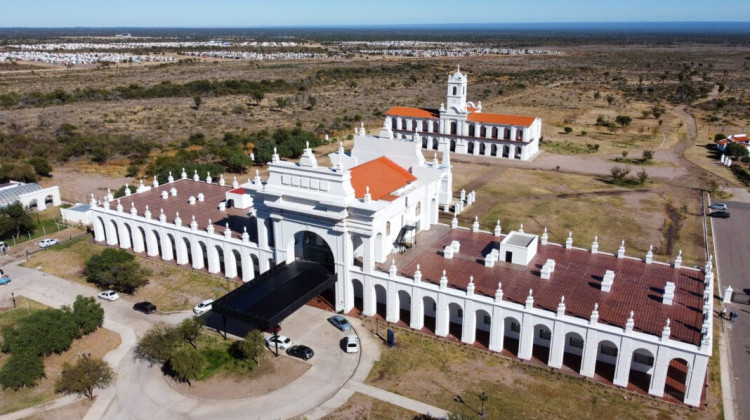 La réplica del Cabildo Histórico y de la Casa de Tucumán organizan visitas guiadas