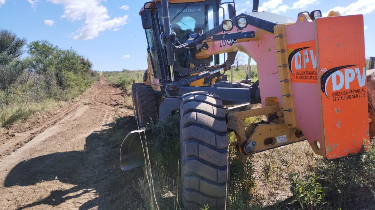 Vialidad Provincial desplegó equipos y maquinarias en Renca y Villa de la Quebrada