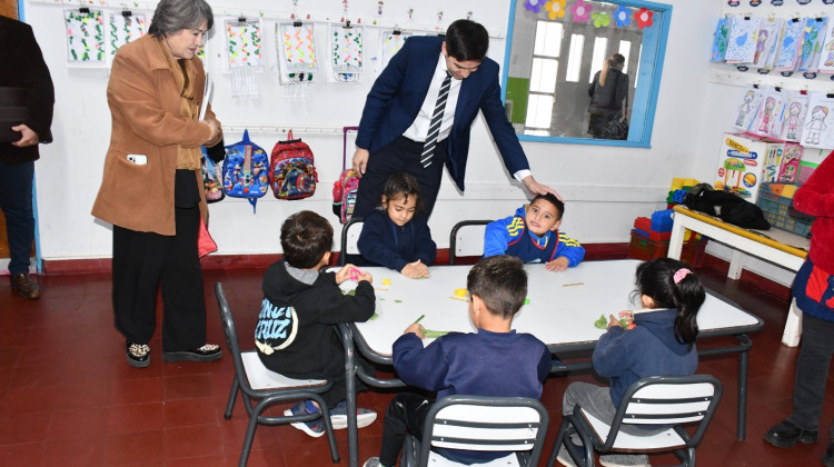 El ministro de Educación visitó la Escuela Nº27 ‘Saturnino González Camarero’