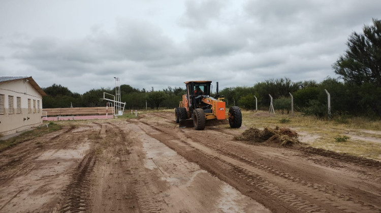 Vialidad Provincial renovó cartelería y reparó caminos vecinales en Pedernera, Dupuy y Pueyrredón
