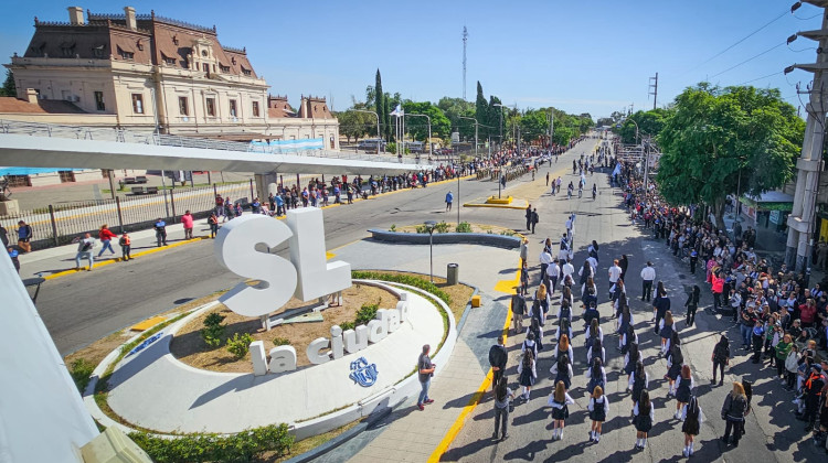 Un desfile repleto de emoción y el pedido de continuar con el legado de Malvinas