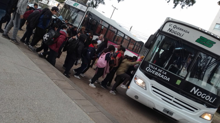 Inspeccionaron el servicio de transporte especial en la escuela ‘Juan Pascual Pringles’