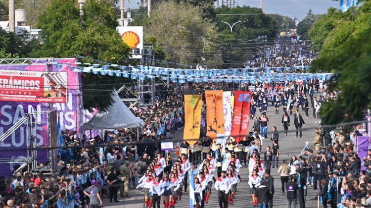 Desfile por el 25 de Mayo: escuelas de la capital y agrupaciones podrán inscribirse hasta el 15 de mayo