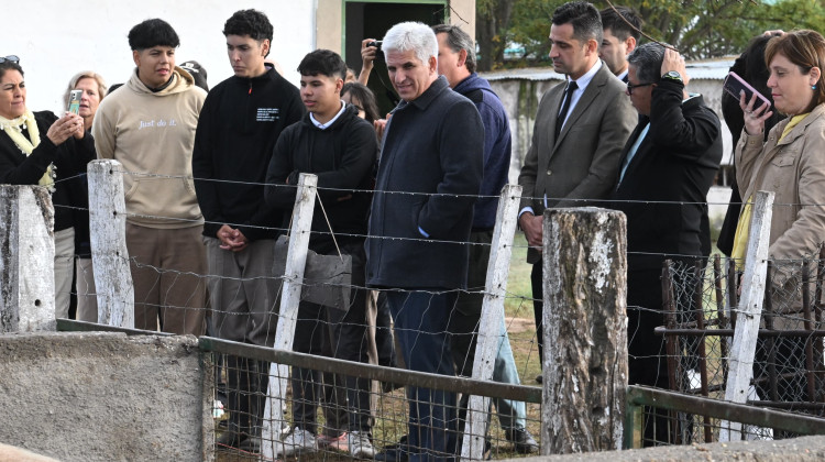 El Gobernador visitó la Escuela Técnica N°1 ‘Elena Ossola de Horas’, de Naschel