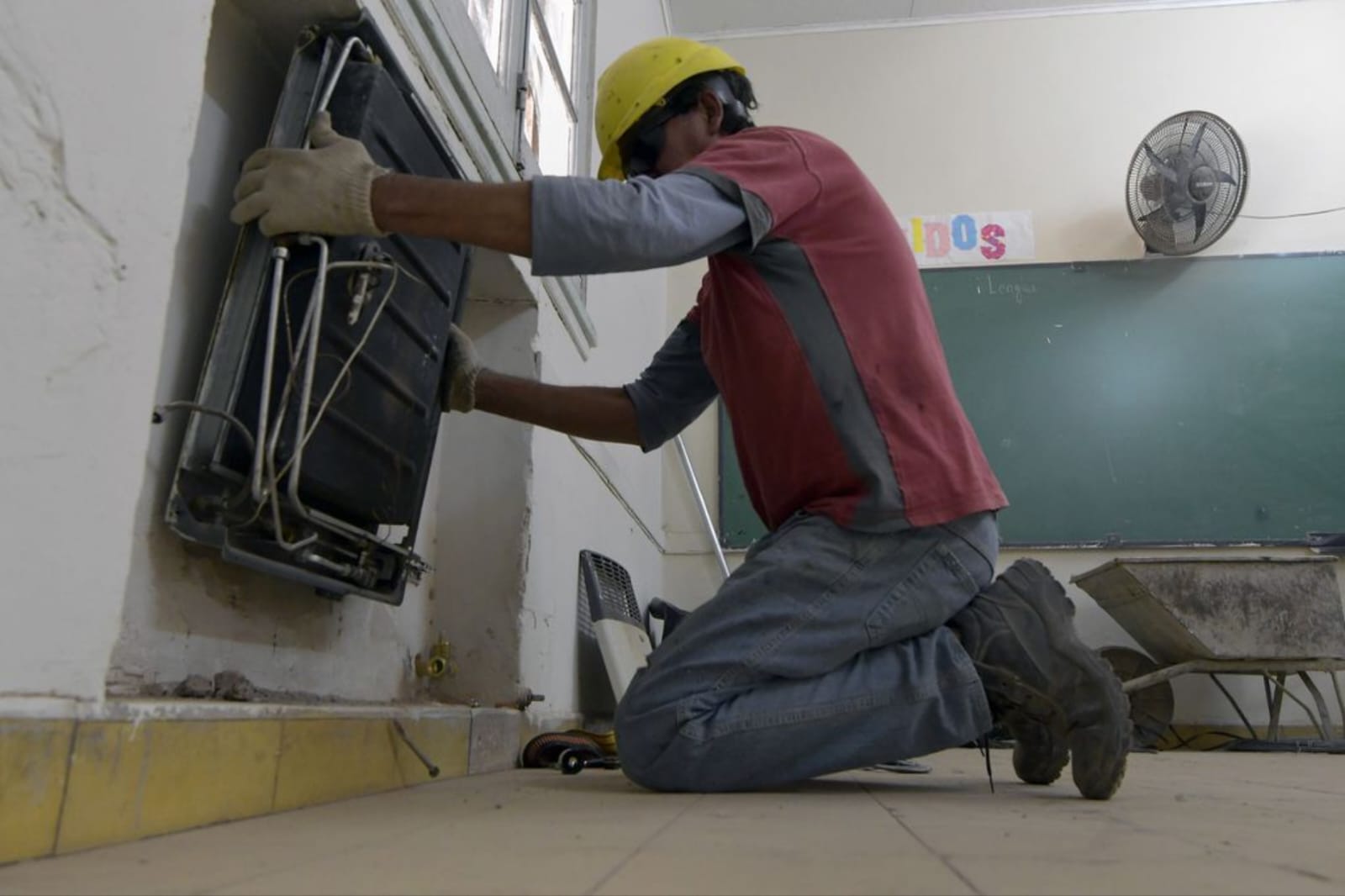 Trabajan con celeridad en la reparación y mantenimiento de los sistemas de calefacción de las escuelas