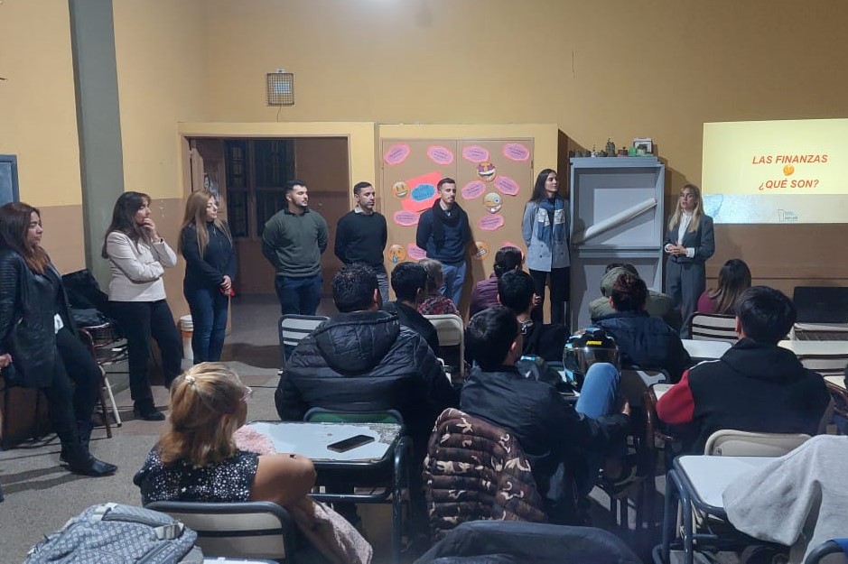 Estudiantes de la escuela ‘Raúl Alberto Valdez’ recibieron una charla sobre educación financiera