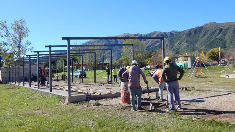 El Gobierno construye un complejo recreativo en Cortaderas