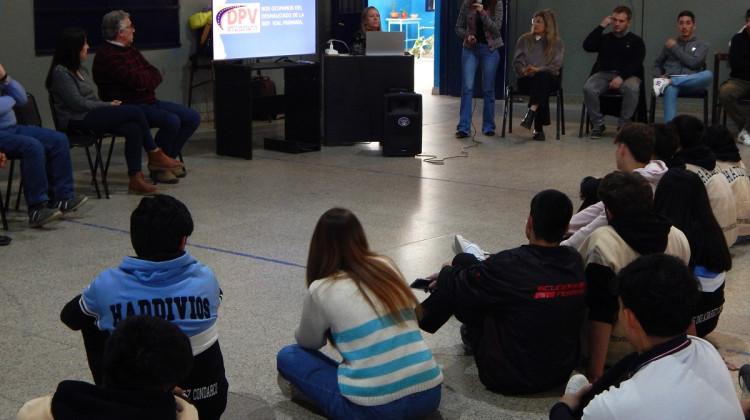 Los chicos de la Escuela Técnica N°5 conocieron los procesos de realización de las obras públicas