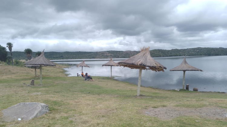 Convocan a presentar proyectos para la playa pública del dique Las Palmeras