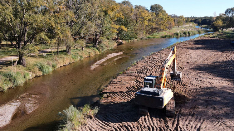 San Luis Agua comenzó con la limpieza del dique Vulpiani