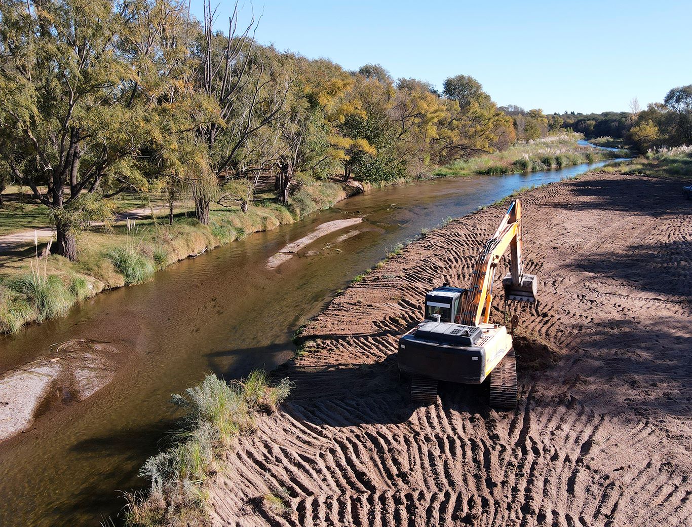 San Luis Agua comenzó con la limpieza del dique Vulpiani