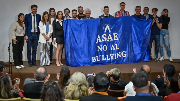 El Gobernador participó de una jornada de concientización y lucha contra el bullying