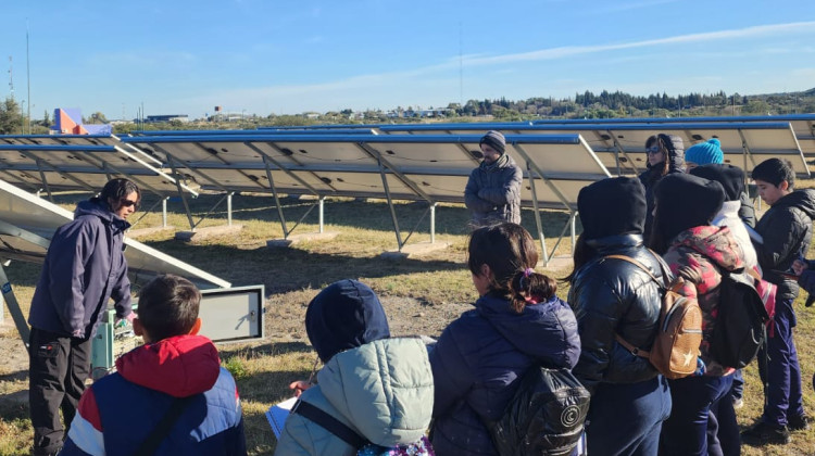 La Central Fotovoltaica recibió la visita de dos escuelas 