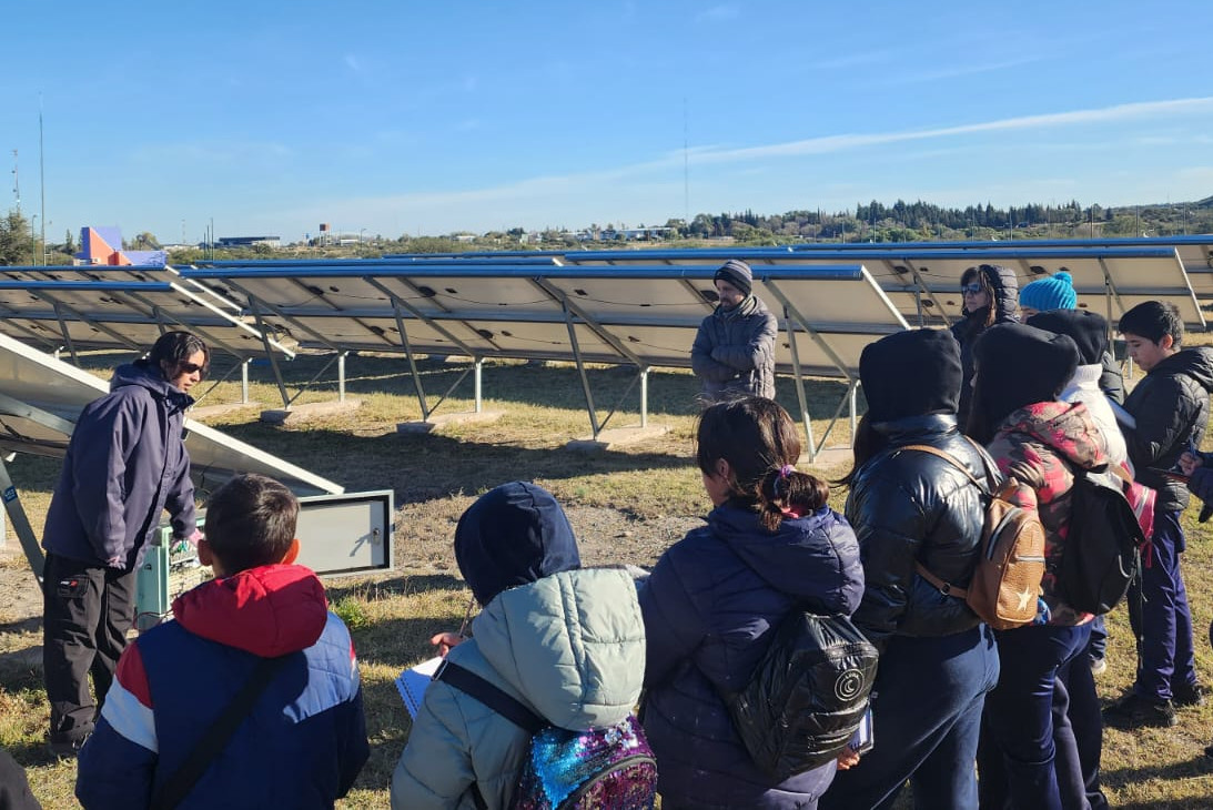 La Central Fotovoltaica recibió la visita de dos escuelas 