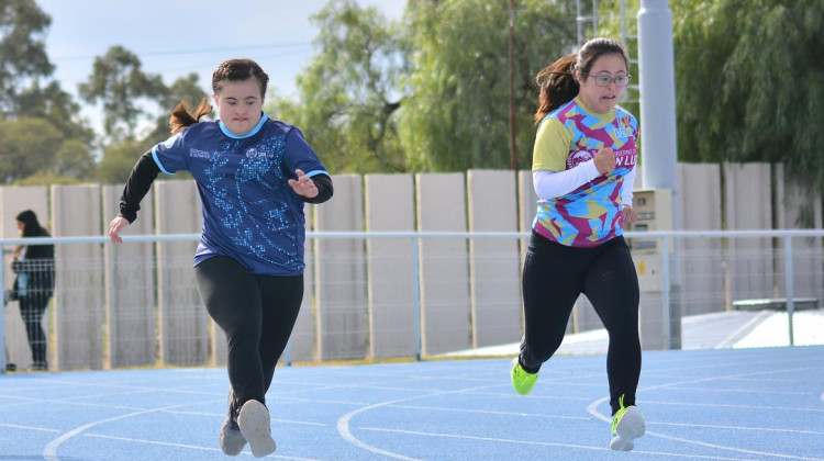 Convocan a un entrenamiento abierto a atletas con síndrome de Down