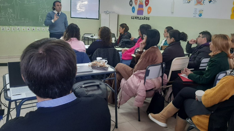 Capacitación en educación emocional para padres y estudiantes