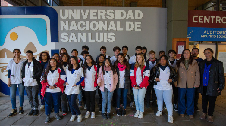 Estudiantes de la EPD ‘Albert Einstein’ visitaron laboratorios de la UNSL