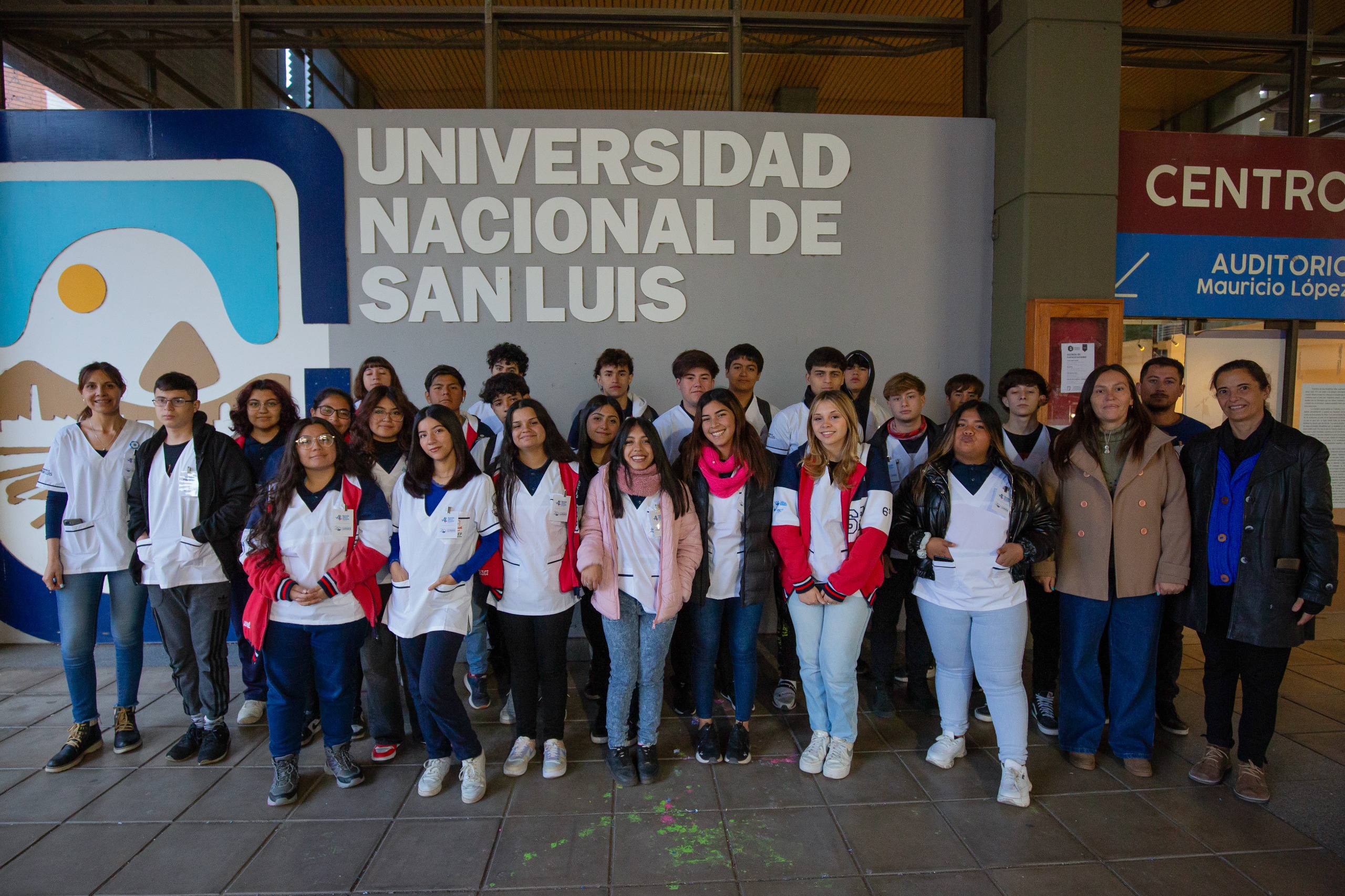 Estudiantes de la EPD ‘Albert Einstein’ visitaron laboratorios de la UNSL