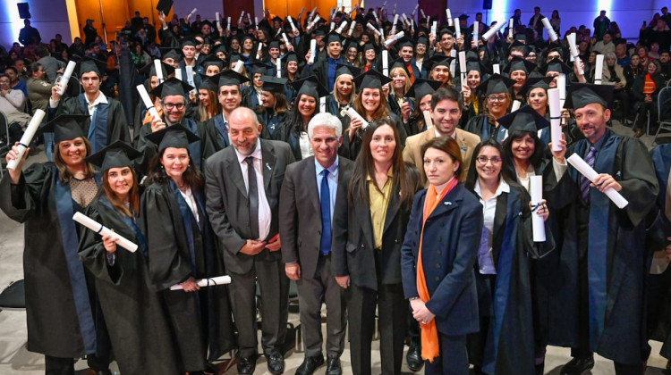 Más de 120 estudiantes de la ULP recibieron sus títulos universitarios