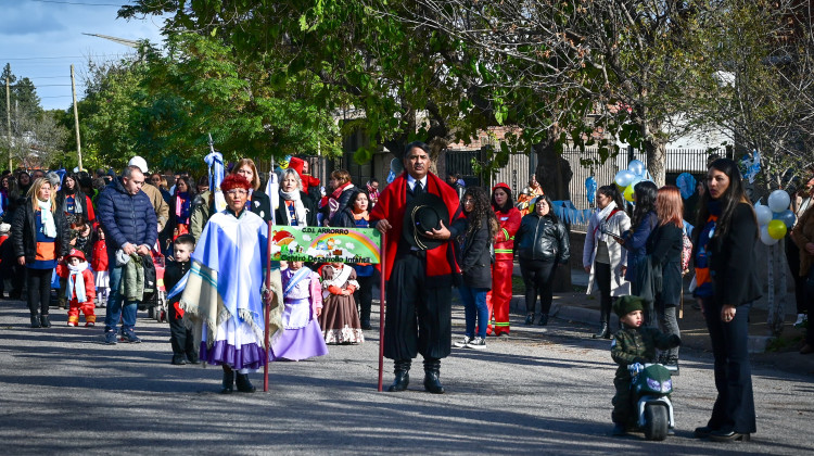 La comunidad del barrio AMEP conmemoró el 25 de Mayo con el jardín ‘Arrorró’
