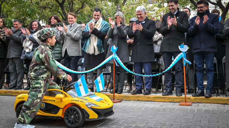 En vísperas del 25 de Mayo, el Colegio San Luis Rey desfiló por la Illia