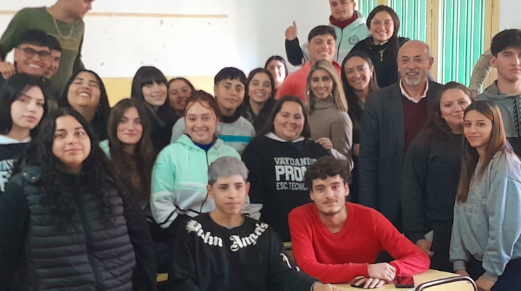 Un Secundario recibió una charla para que los chicos conozcan sus derechos como consumidores