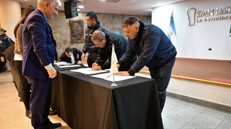 Los policías retirados que conducirán los patrulleros se reincorporaron oficialmente