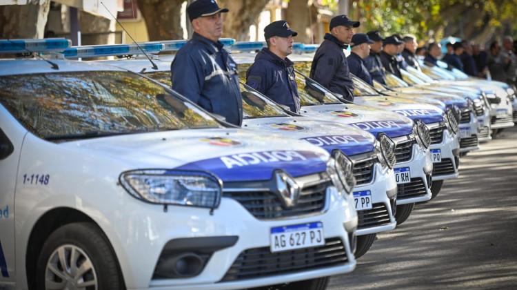 Poggi entregó en Villa Mercedes 25 móviles policiales para reforzar la seguridad