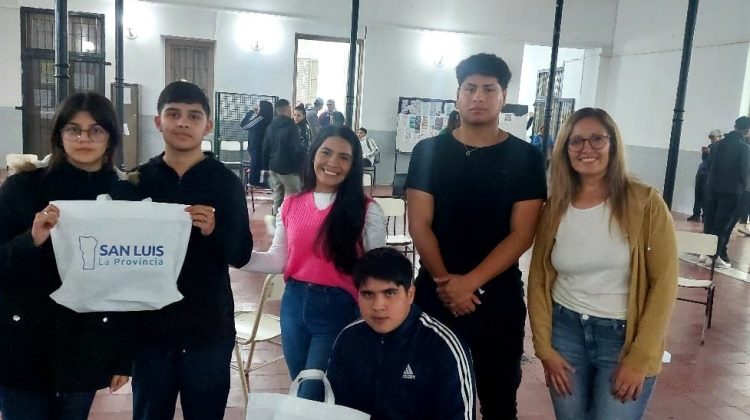 El equipo de Intercolegiales Culturales compartió una tarde creativa con estudiantes de la escuela ‘Juan Esteban Pedernera’