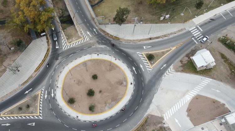 Vialidad Provincial y Andreani articularon acciones para renovar la rotonda de la avenida IV Centenario y Riobamba