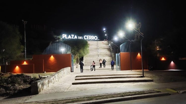 La obra de renovación de la Plaza del Cerro entró en la etapa final