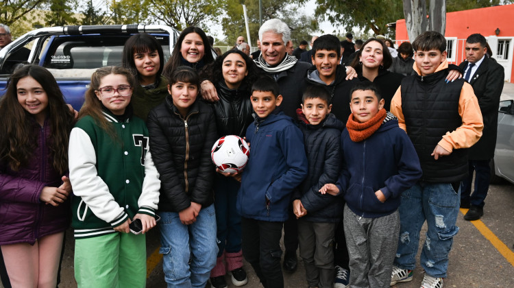 Poggi visitó a la comunidad de la Escuela N°10 ‘Juan Esteban Vacca’