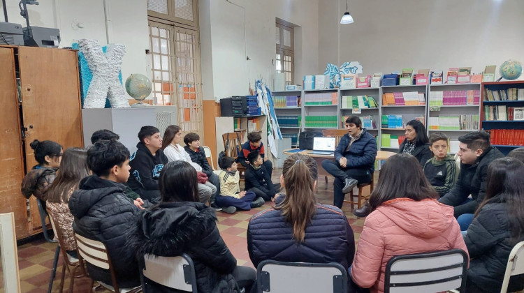 Capacitan a alumnos sobre cómo gestionar los centros de estudiantes