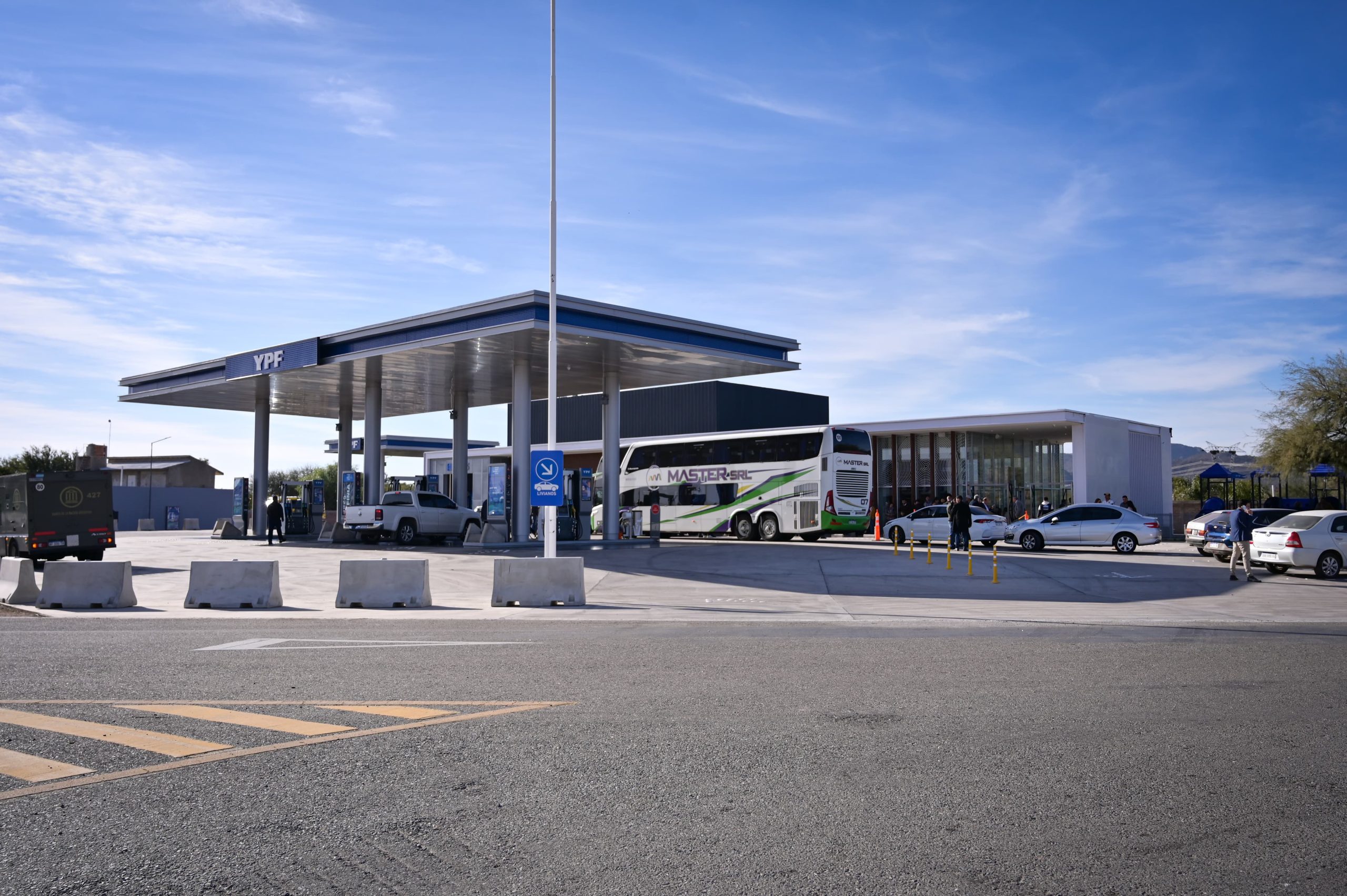 Quines estrenó su nueva estación de servicio