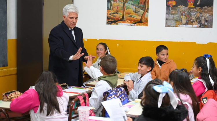 En el Día del Periodista, estudiantes de San Martín entrevistaron al Gobernador