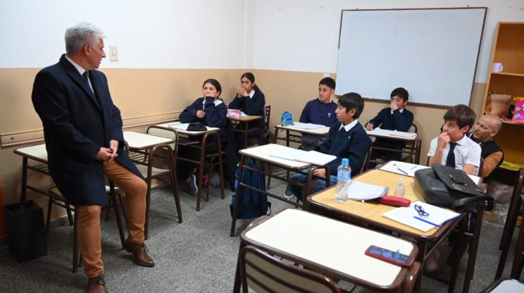 Un viernes distinto en la escuela de Las Lagunas con la visita del Gobernador 